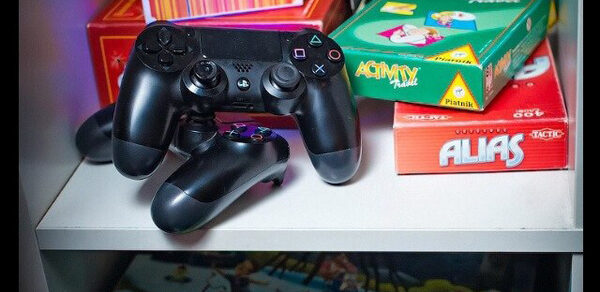 Пространство с кальянами и кино