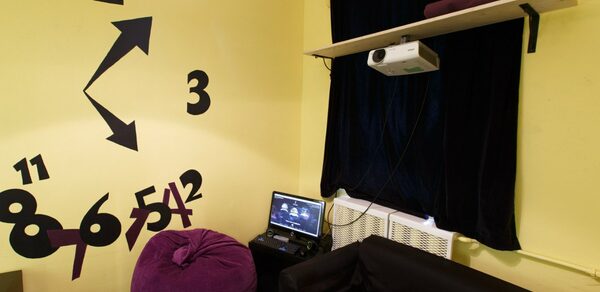 Time Club. Лаундж лофт с пуфиками