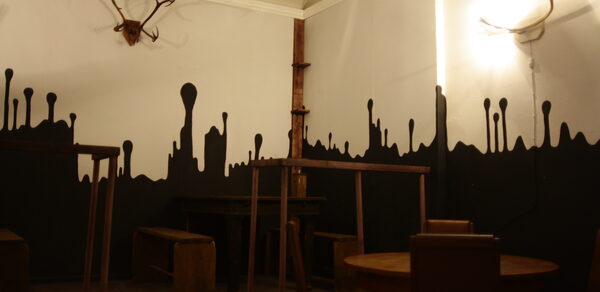 Небольшая уютная площадка с кальянами