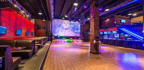 Ресторан Арена Олимп Арт-пространство с высокими потолками