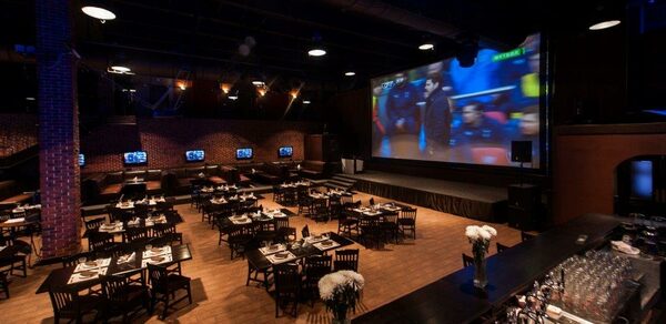 Ресторан Арена Олимп Арт-пространство с высокими потолками