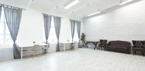 Лофт Империя Лофт с барной стойкой и балконом