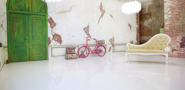 Apriori Photo Нежный лофт с арочными окнами 