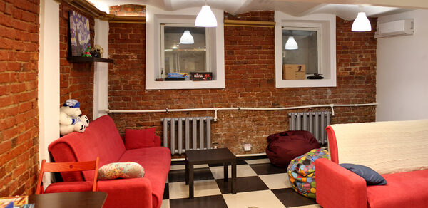 Зал с кино и играми