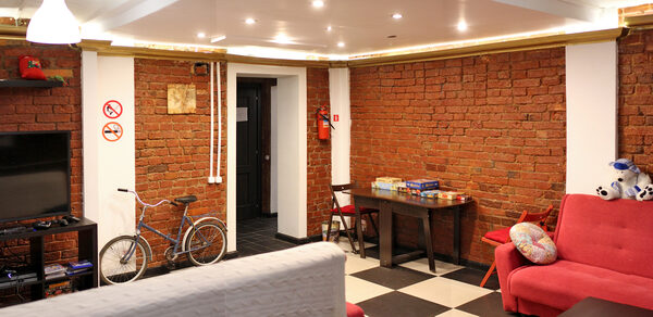 Зал с кино и играми