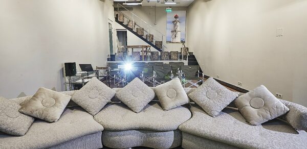 Custos Hotels Универсальная площадка с медиа-оборудованием