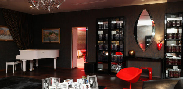 Дача Линдстрема Пространство с бильярдом