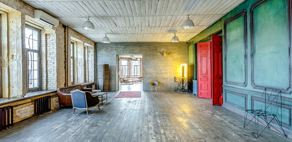  FotoFaktura. Зал с большими окнами 