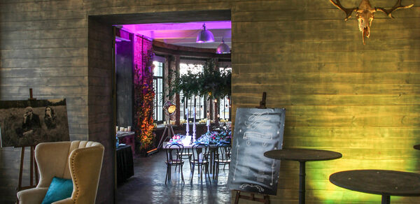  FotoFaktura. Зал с большими окнами 