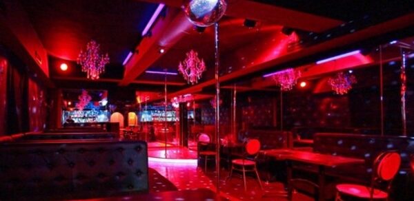 Лофт с сауной и барной стойкой