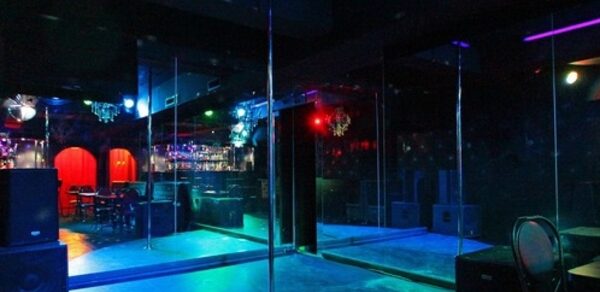 Лофт с сауной и барной стойкой