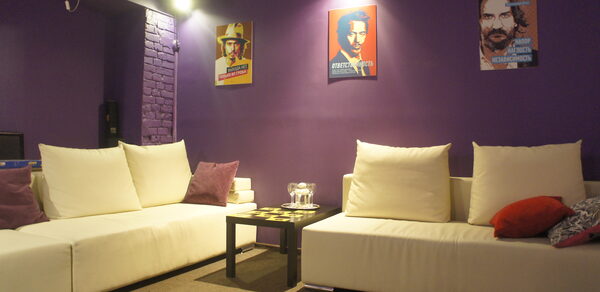 Мини-кинотеатр с играми и кальяном