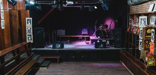 Лофт со сценой для концертов и вечеринок
