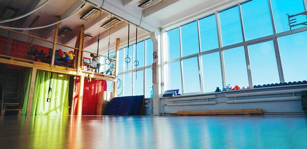 Yunga Studio. Лофт-пространство с качелями 