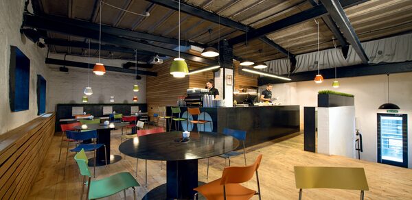 Бар Стрелка Лофт с мультимедиа без доплат