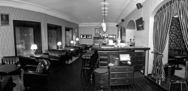 Зал с кабинками в центре Москвы