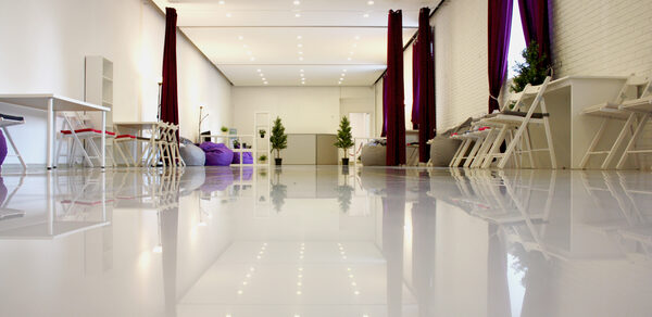 Лофт на Самокатной. Светлый лофт на набережной