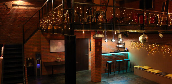 The Loft Club Лофт: сцена, лаундж-зона, танцпол