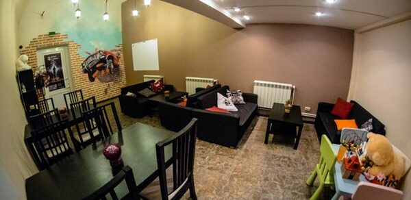 Кафе Музея Гараж Зал с аквариумом для небольшой компании