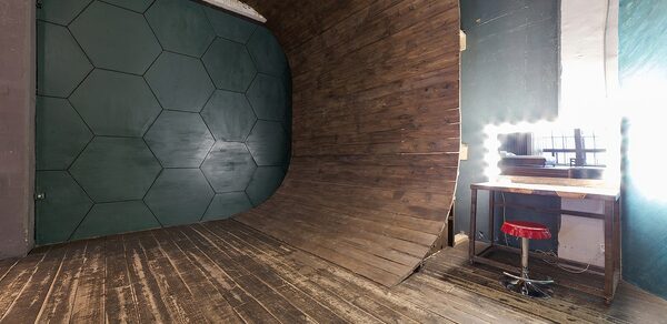 Wood Studios Лофт с декорациями на Электрозаводской