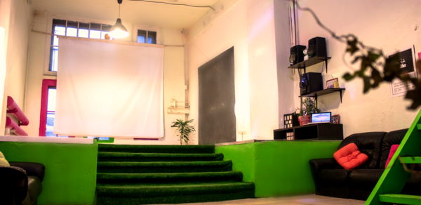 Лофт для вечеринок с балконом