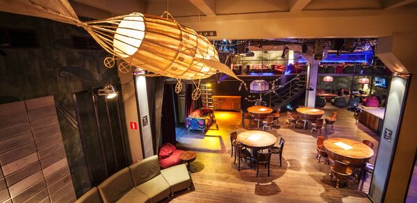 The Place. Уютный клуб: два зала, сцена