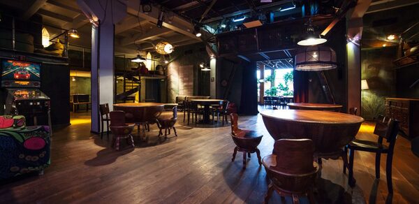 The Place. Уютный клуб: два зала, сцена