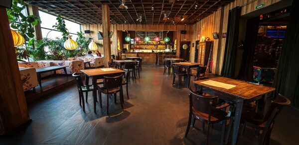 The Place. Уютный клуб: два зала, сцена