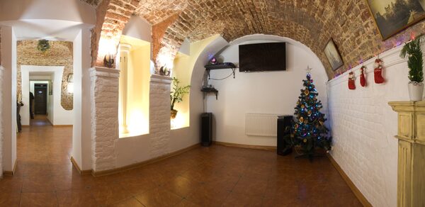 Кафе "Old City" Романтический колонный лофт