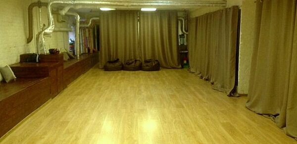 Большой белый зал на Угловом