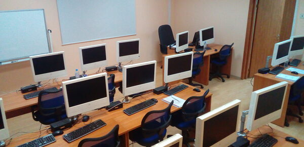 Тренер-ИТ. Большой учебный класс с компьютерами