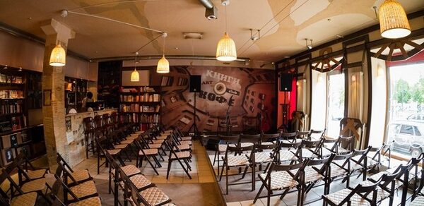 Арт-клуб "Книги и кофе"