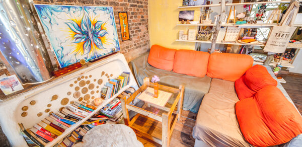 Тайм-кафе в центре с музыкальным и акустическим оборудование