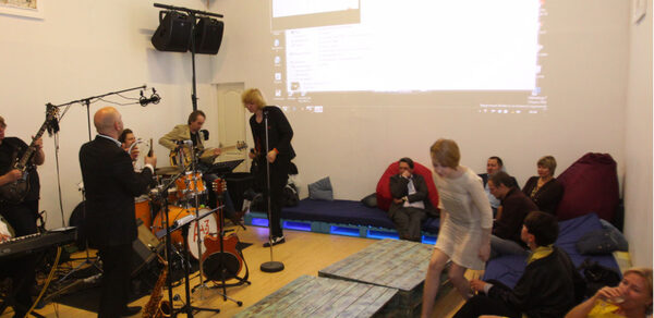 Джинсовый лофт с диванчиками