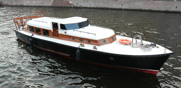 Моторная яхта Триумф