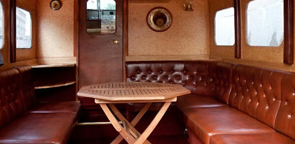 Моторная яхта Триумф