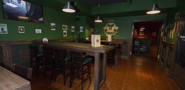 Лофт-бар в британском стиле 