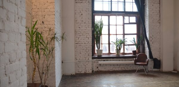 ПроСвет. Кирпичный лофт с большими окнами