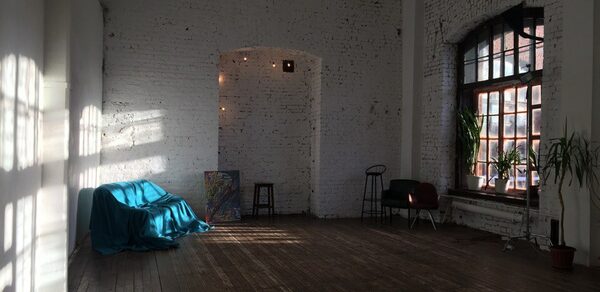 ПроСвет. Кирпичный лофт с большими окнами