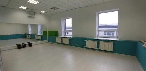 Яркий зал для танцев и вечеринок
