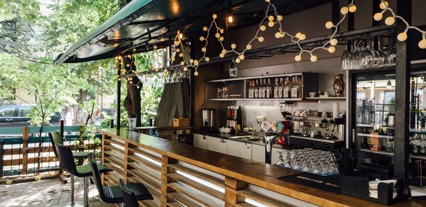 кафе "Я Дома" Лофт-терраса с барной стойкой