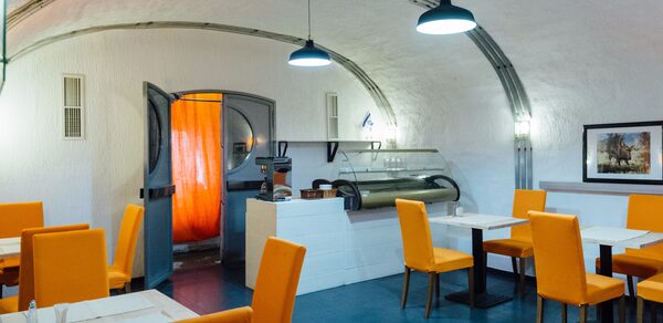 кафе "Я Дома" Лофт со сводчатым потолком