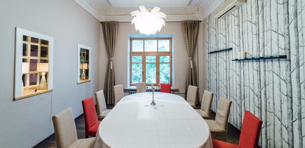 кафе "Я Дома" Зал с овальным столом