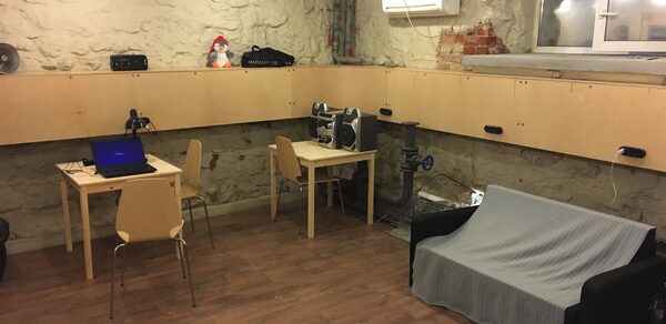 антикафе Эксперт Мини-лофт с большим экраном