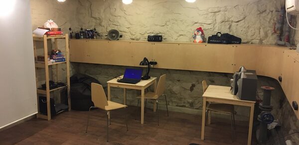 антикафе Эксперт Мини-лофт с большим экраном