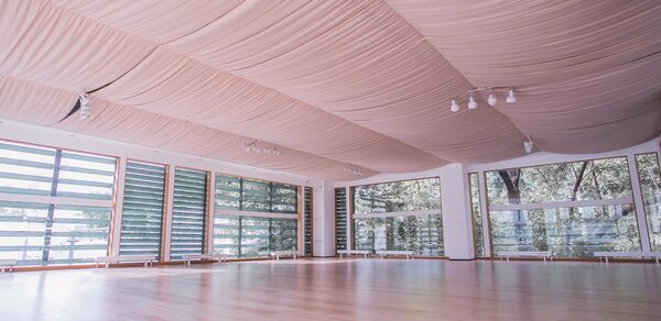 Лофт с панорамными окнами в центре Москвы