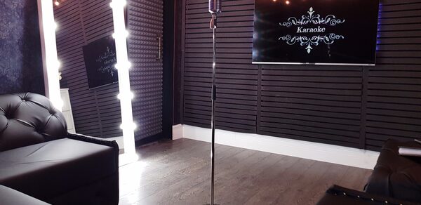 Караоке-комната