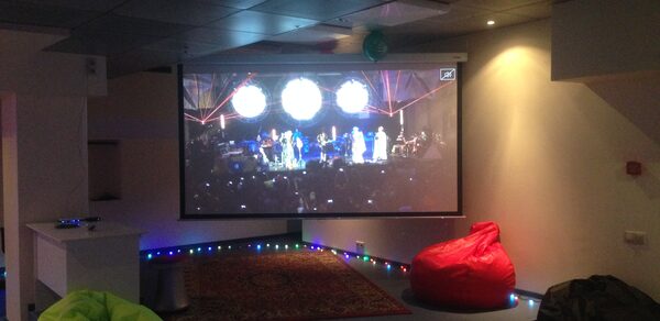 Стильный лофт для приятных компаний