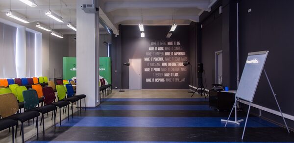 GrowUp коворкинг. Дизанерский конференц-зал