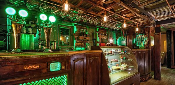 Tesla Lounge Двухэтажный бар под закрытие